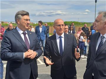 Plenković na svečanosti primopredaje ključeva stanarima POS-ovih stanova