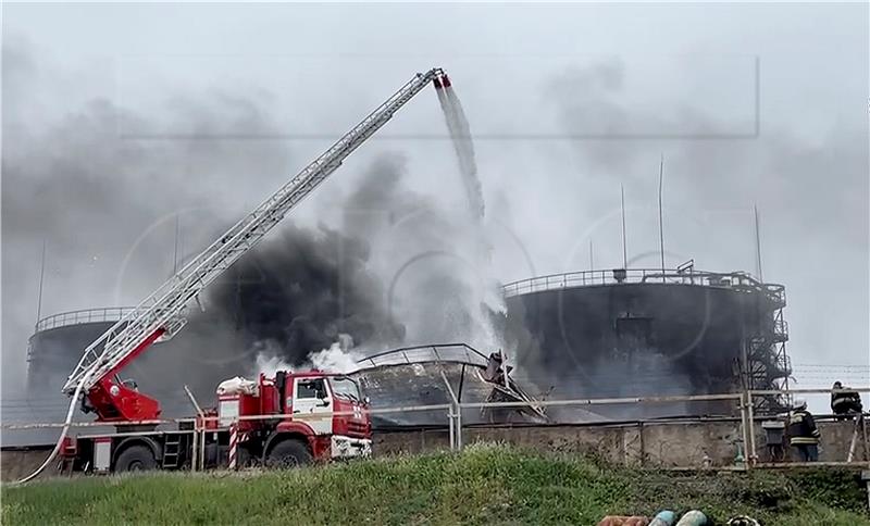 Ugašen požar u krimskom skladištu goriva nakon napada dronom - guverner