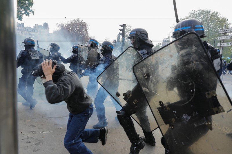 Na Praznik rada u Francuskoj 108 policajaca ozlijeđeno, 291 osoba privedena