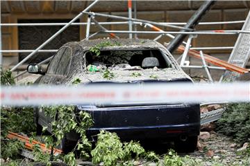 Urušili se skela i dio zgrade u centru Zagreba, oštećeno više automobila