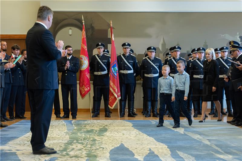 President says network of firefighters equally good in all parts of Croatia