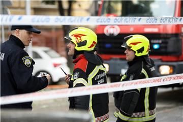 Urušili se skela i dio zgrade u centru Zagreba, oštećeno više automobila