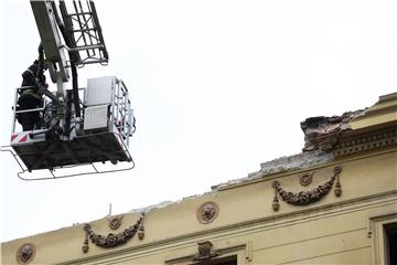 Urušili se skela i dio zgrade u centru Zagreba, oštećeno više automobila