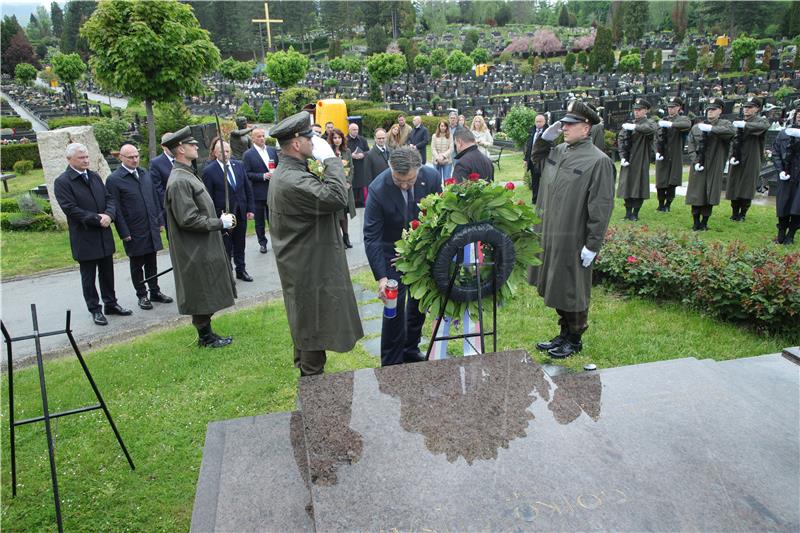 Plenković položio vijenac na grobu Gojka Šuška