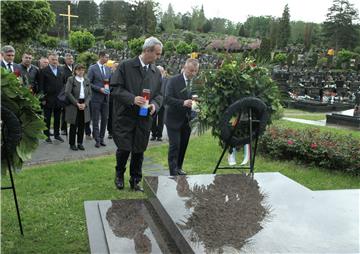 Izaslanstvo HDZ-a položilo vijenac na grobu Gojka Šuška