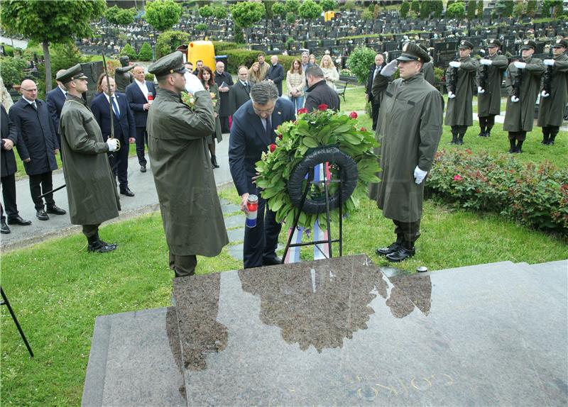 Delegations pay tribute to Gojko Šuško on 25th anniversary of his death