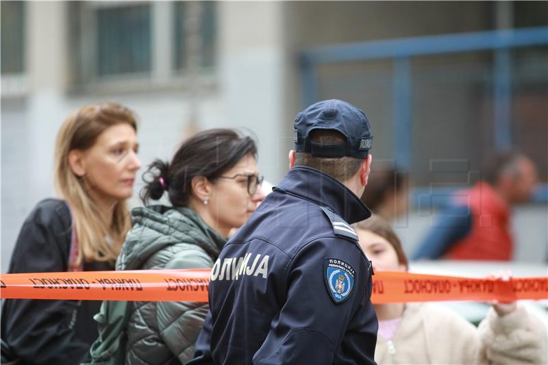 Beograd: Ubijeno osam učenika i djelatnik osiguranja u školi