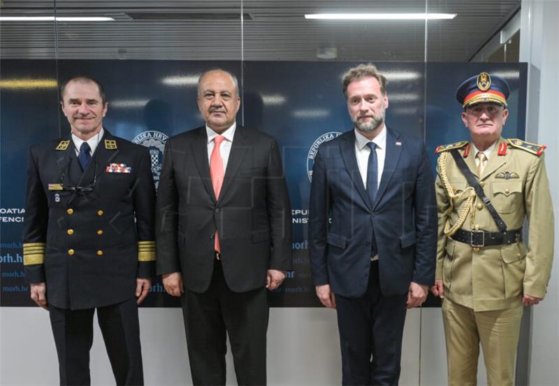 Croatian and Iraqi defence ministers meet at ASDA exhibition in Zadar