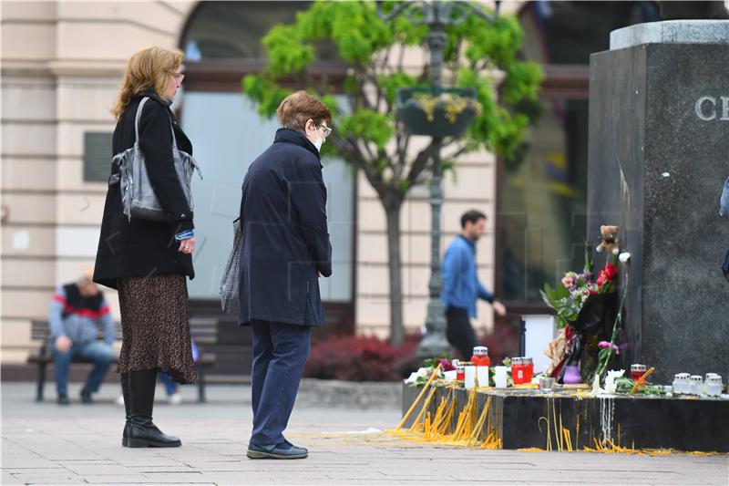 Novosađani odali počast žrtvama masakra u beogradskoj školi