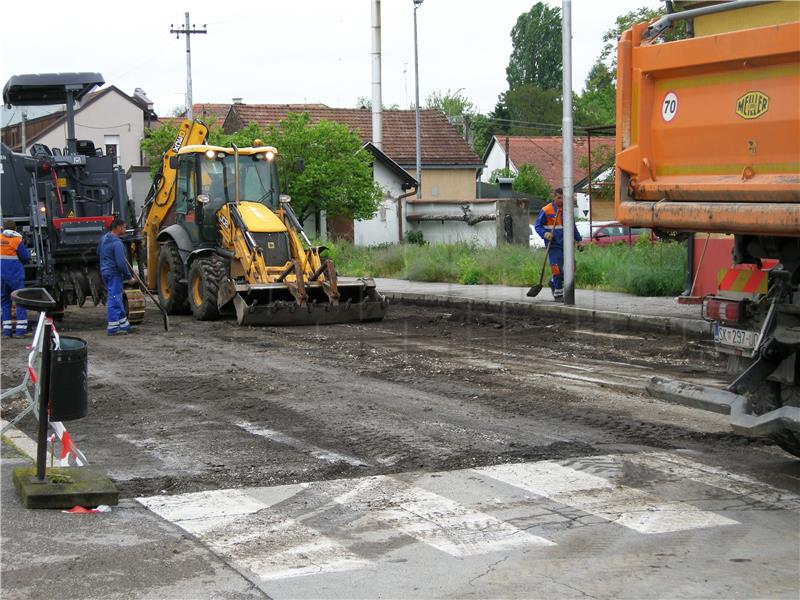 U Sisku počela sanacija prometnica i Starog mosta