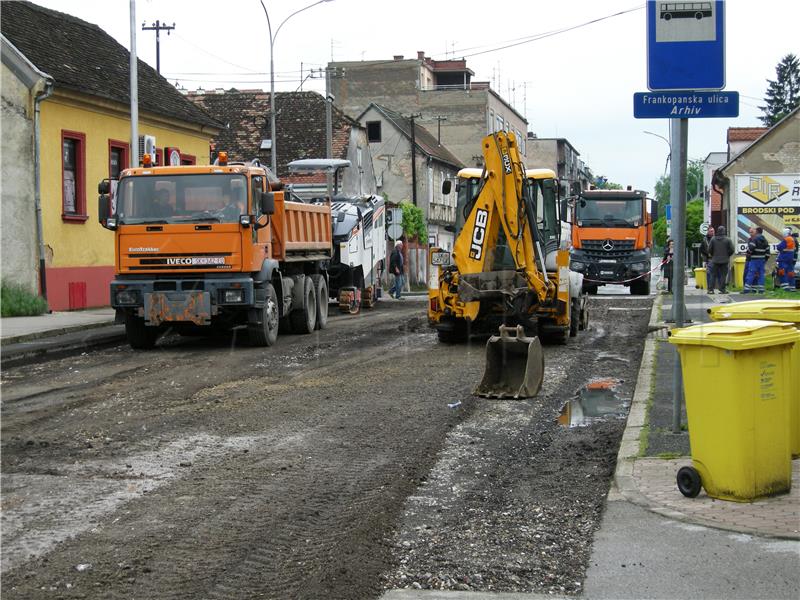 U Sisku počela sanacija prometnica i Starog mosta