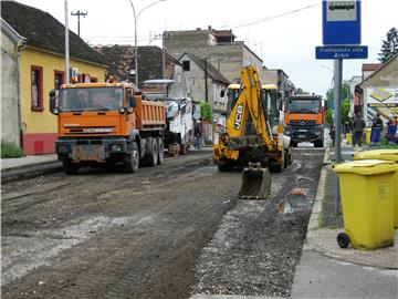 U Sisku počela sanacija prometnica i Starog mosta