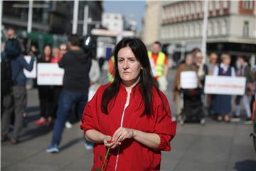 Umjetnica Arijana Lekić-Fridrih izvela svoj participativni performans "Tiha misa"