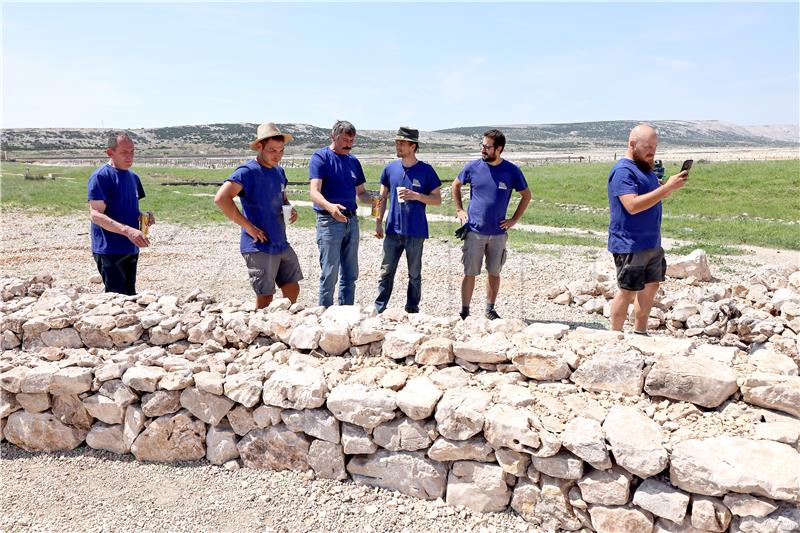 Pag: Dodjela UNESCO povelja nositeljima kulturnog dobra umijeća suhozidne gradnje