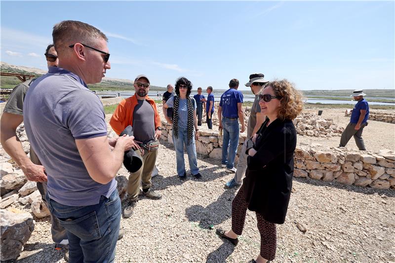 Pag: Dodjela UNESCO povelja nositeljima kulturnog dobra umijeća suhozidne gradnje