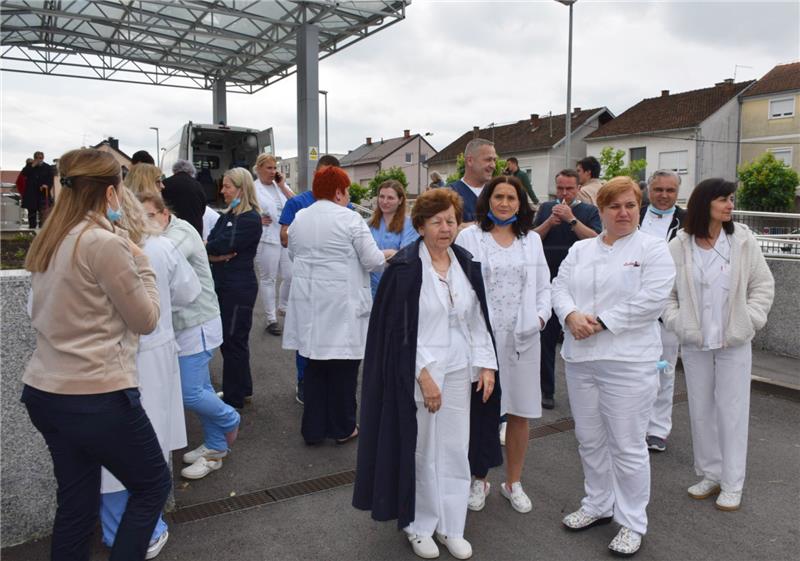 Bjelovar: Prosvjed medicinskih sestara i nemedicinskog osoblja