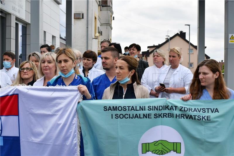 Bjelovar: Prosvjed medicinskih sestara i nemedicinskog osoblja