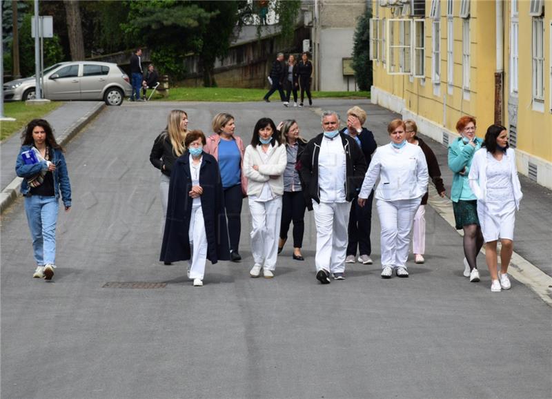 Bjelovar: Prosvjed medicinskih sestara i nemedicinskog osoblja