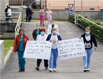 Bjelovar: Prosvjed medicinskih sestara i nemedicinskog osoblja