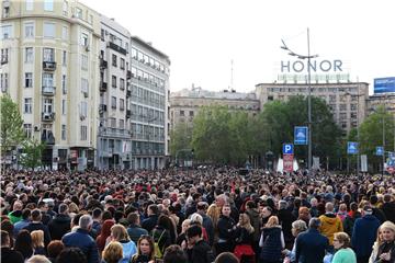 Deseci tisuća ljudi na prosvjedima u Beogradu i drugim gradovima u Srbiji