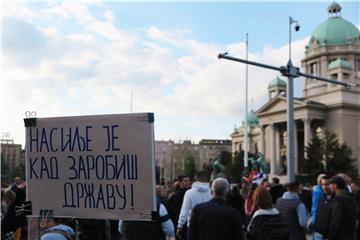 Deseci tisuća ljudi na prosvjedima u Beogradu i drugim gradovima u Srbiji