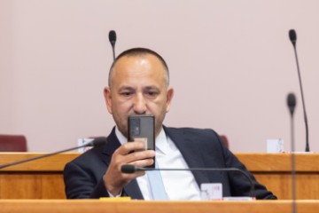 Zekanović: Nečuveno da jedan kolega drugom fotografira mobitel i distribuira sadržaj