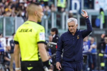 Mourinho demantirao preuzimanje PSG-a