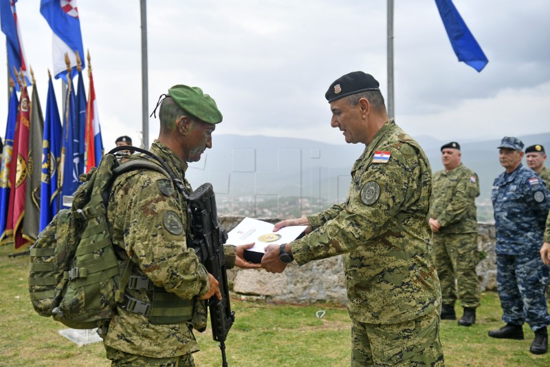 MORH: Polaznicima obuke Središta za razvoj vođa uručene diplome