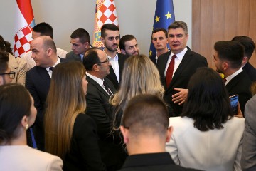 Milanović s polaznicima programa Akademije za javnu politiku iz Sjeverne Makedonije