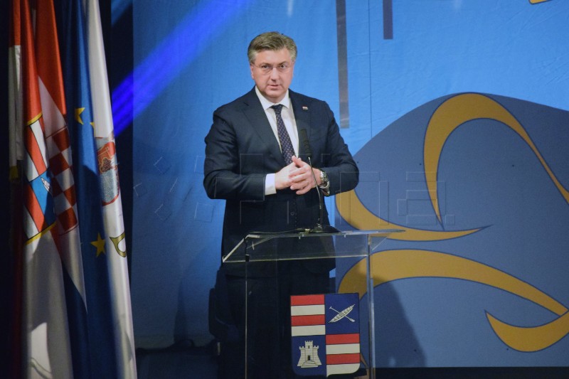 Plenković: Institucije djeluju, ali prijetnje postoje - policija i danas bila u vladi