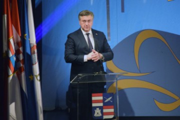 Plenković: Institucije djeluju, ali prijetnje postoje - policija i danas bila u vladi