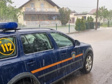 Velike količine oborina u Gračacu, preventivne aktivnosti u obrani od poplave