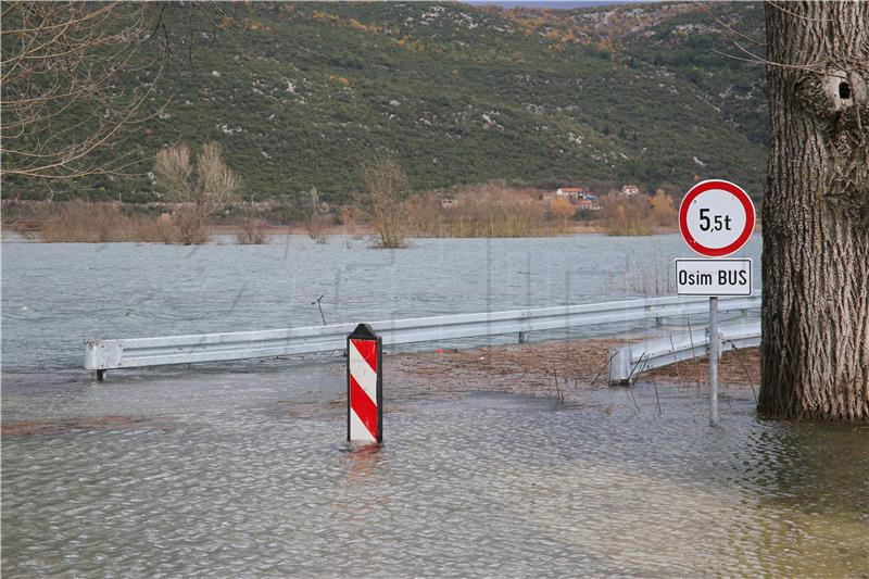 HAK: Poplavljene ceste u Zadarskoj županiji