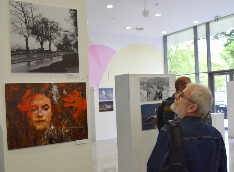 Osijek - Za pola stoljeća prijateljstva s Pečuhom otvorena izložba Foto kluba Mecsek 