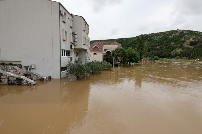 Zbog poplave i odrona, promet kroz Obrovac potpuno prekinut