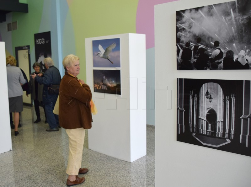 Osijek - Za pola stoljeća prijateljstva s Pečuhom otvorena izložba Foto kluba Mecsek