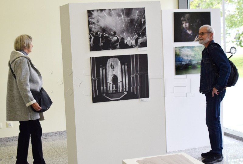 Osijek - Za pola stoljeća prijateljstva s Pečuhom otvorena izložba Foto kluba Mecsek