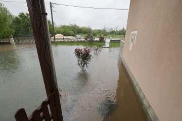 Gračac: Davor Božinović obišao poplavljena područja u Gračacu