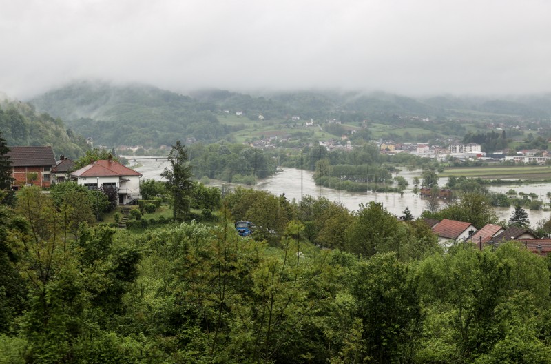 Medved i Banožić obišli poplavljeni dio Hrvatske Kostajnice