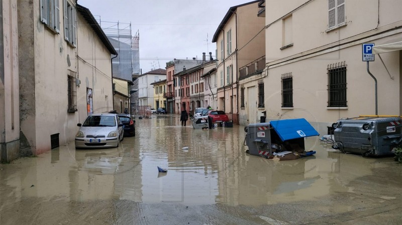 Troje mrtvih, tisuće evakuiranih u poplavama na sjeveru Italije