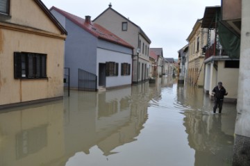 Nabujala Una došla u središte Hrvatske Kostajnice