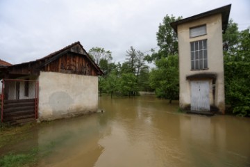 Poplavljene kuće u Dugoj Resi i Belavićima