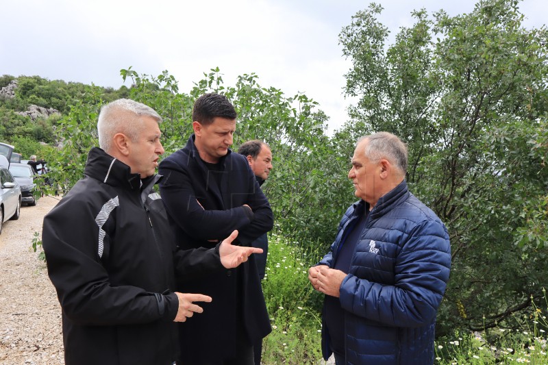 Državnik tajnik Tugomir Majdak obišao poplavljena vrgoračka polja