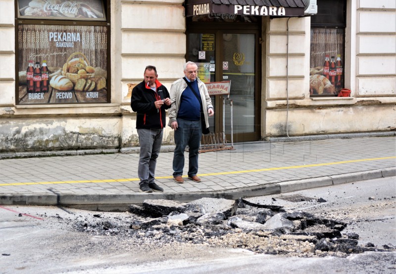 Karlovac: Traži se tehničko rješenje za sanaciju naglo ulegnutog kolnika