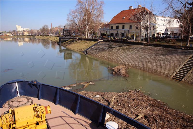 Sava stagnira, Una u opadanju, Kupa još prijeti