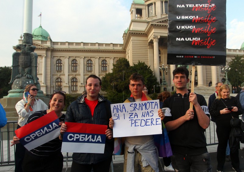 Deseci tisuća ljudi u blokadi Beograda, najuporniji prosvjednici i dalje na autocesti