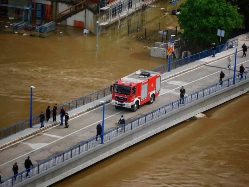 Vatrogasci i dalje na terenu, do sada intervenirali više od 2000 puta