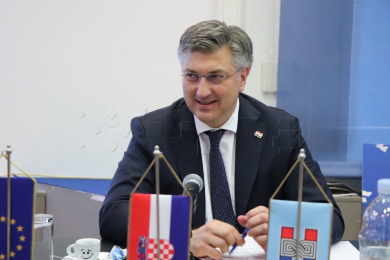 Plenković: Neistina da se otima gradovima; ostaje 10 izbornih jedinica (kraća)