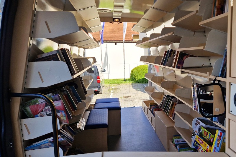 Bjelovar: Predstavljen novi bibliobus kupljen uz pomoć EU fondova