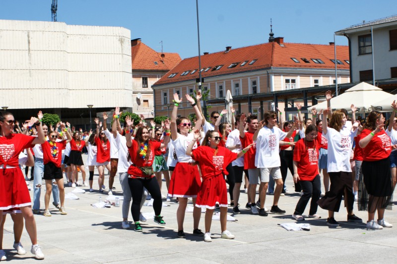 Varaždin: Tradicijska proslava završetka srednjoškolskog obrazovanja - quadrilla